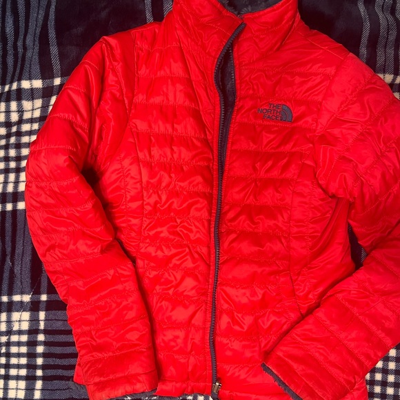 COPY - North face reversible: red and navy. - Picture 1 of 4